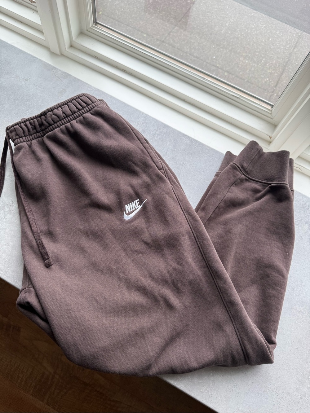 Nike Kids Dark Brown Fleece Joggers with White Logo